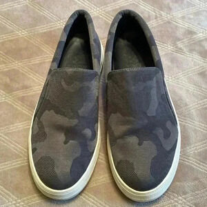 Vince Camuto Korli Black & Camo Slip On Shoes in Size 8.5/39.